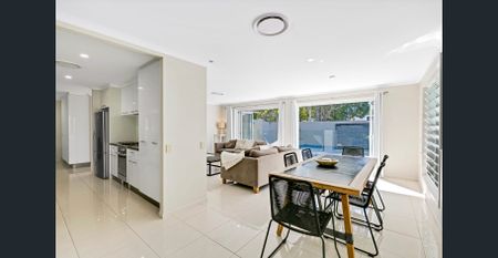 Furnished - Immaculate single level home in a quiet cul-de-sac set - Photo 2