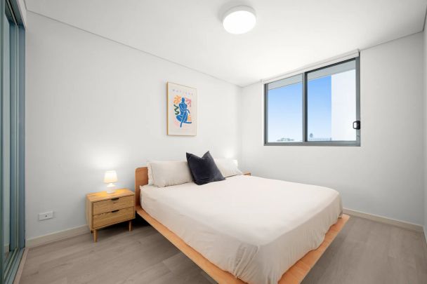 Gorgeous Split Level Two Bedroom Apartment in Ultra-Convenient Position - Photo 1