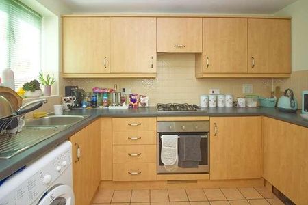 Wolverton - Fully Redecorated Double Bedroom Home With En-suites!, MK12 - Photo 3