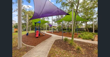 IMPRESSIVE ARCHITECT DESIGNED HOUSE - Photo 2