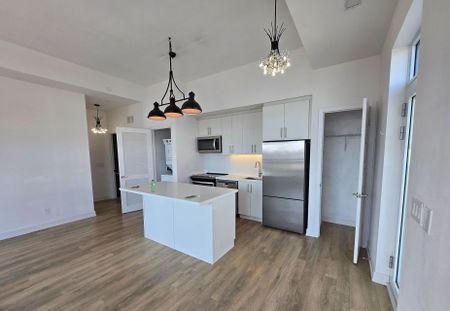 For Lease - 331 Broward Way Unit# 127, Innisfil, Ontario - Photo 5