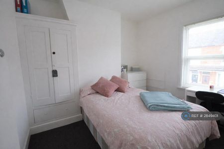 3 bedroom terraced house to rent - Photo 2