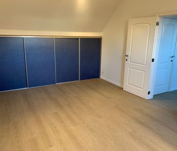 VERZORGD DUPLEX-APPARTEMENT MET EEN RUIME SLAAPKAMER EN AUTOSTANDPLAATS IN HET MOOIE ZUTENDAAL ! - Foto 6