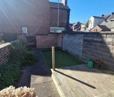 2 bedroom terraced house to rent - Photo 4