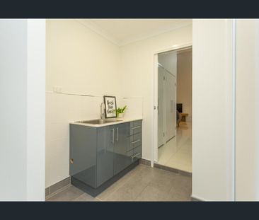 BEAUTIFUL LARGE HOME IN GLENELLA - Photo 3