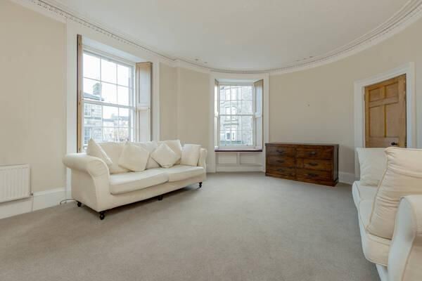 3 bedroom flat to rent - Photo 1