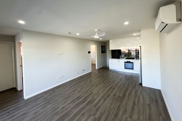MODERN TWO-BEDROOM TOWNHOUSE IN PRIME NORTH KELLYVILLE LOCATION - Photo 1
