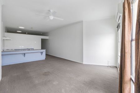 1-Bedroom Apartment for Rent – Convenient Living Above Local Shops! - Photo 5