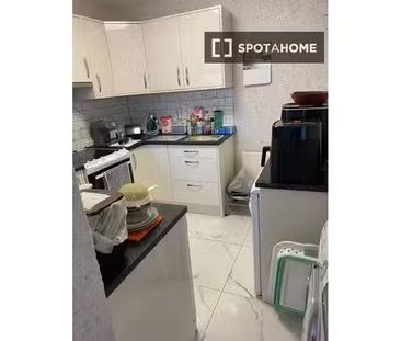 Cozy room in 4-bedroom houseshare in Dún Laoghaire, Dublin - Photo 6