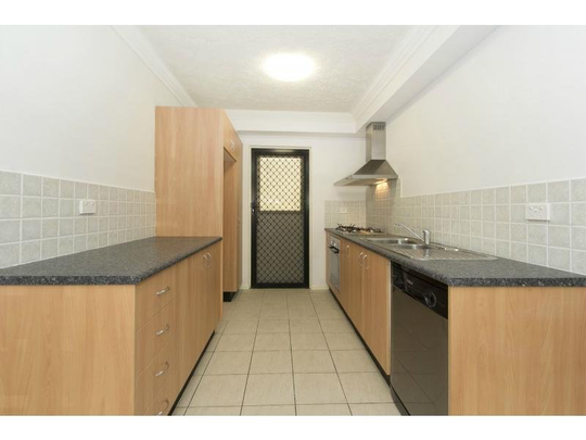 Unit 2, 327 Boundary Street, Spring Hill, QLD - Photo 1