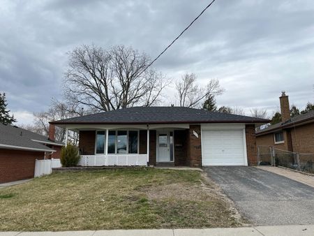For Lease - 912 Crocus Crescent, Whitby, Ontario - Photo 5