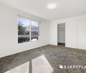 Freshly Renovated Family Home in a Prime Seaford Location - Photo 3