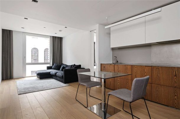 A one bedroom apartment situated on the second floor of Dominion House in Barts Square. - Photo 1