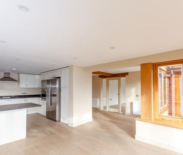 4 bedroom detached house to rent - Photo 4