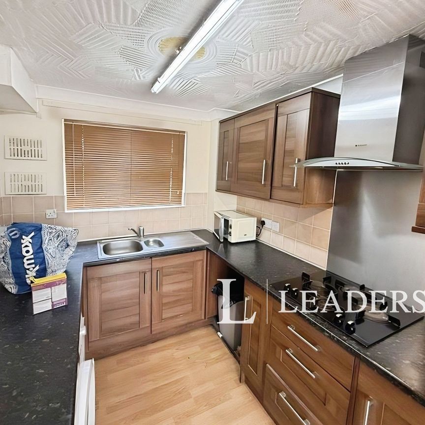 4 bedroom end of terrace to rent Swanspool, Ravensthorpe, PE3 - Photo 1