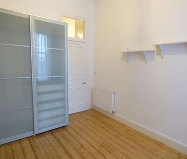 3 bedroom flat to rent - Photo 3