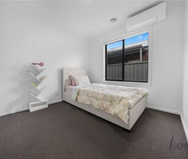 Stunning Family Residence in Prime Craigieburn Location - Photo 1