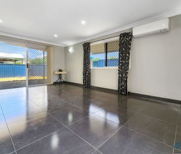 Neat house in a quiet street - Photo 1