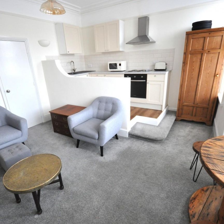 2 bedroom Flat To Let - Photo 1