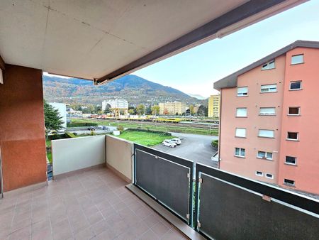 BEAUTIFUL 4.5BEDROOM APARTMENT IN MONTHEY COMPLETELY RENOVATED - Photo 5