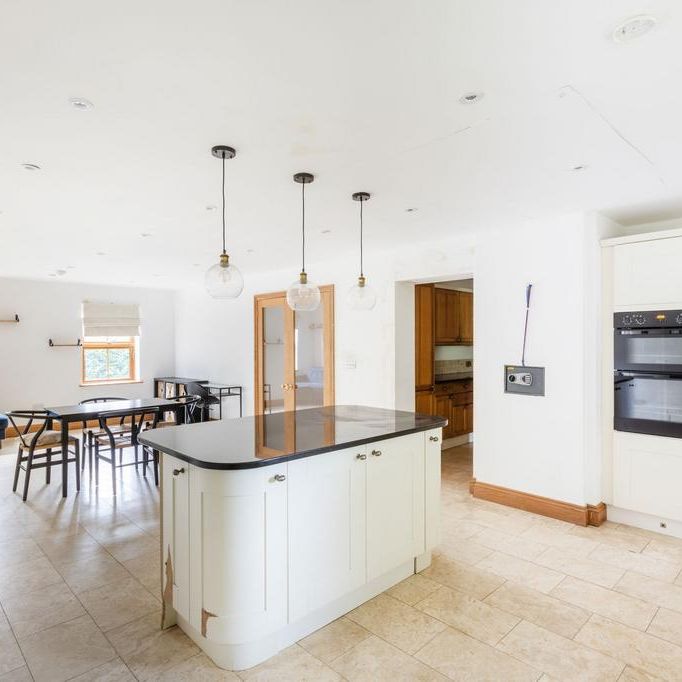 4 bedroom detached house to rent - Photo 1