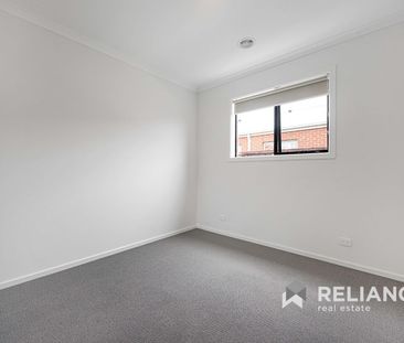 Stunning Brand New Family Home! - Photo 5