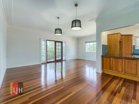 IMMACULATE FAMILY FRIENDLY HOME, IDEAL FOR ENTERTAINING ! - Photo 4