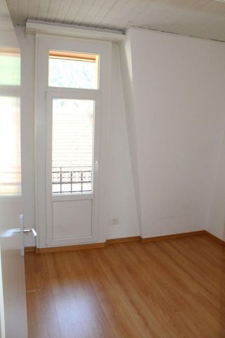 Rent a 3 rooms apartment in Tavannes - Photo 4
