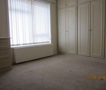 4 bedroom semi-detached house to rent - Photo 2