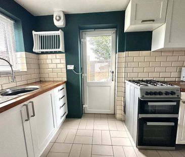 3 bedroom end of terrace house to rent - Photo 2