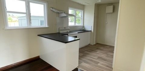 Levin - 3 Bedrooms - Photo 2