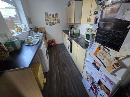 2 bedroom end of terrace house to rent - Photo 5