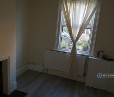 2 bedroom end of terrace house to rent - Photo 4