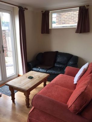 6 bedroom property to rent - Photo 1