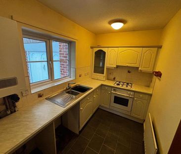 2 bedroom ground floor flat to rent - Photo 5