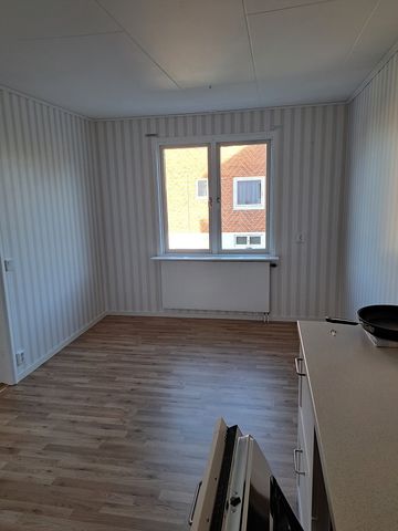 Torsgatan, Vara - Photo 2