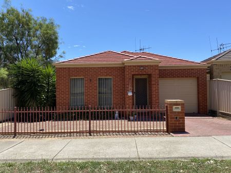 11 Lloyd Street, East Bendigo - Photo 2