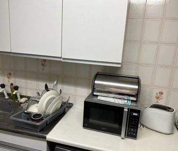 Room in a Shared House, Leslie St, M14 - Photo 1