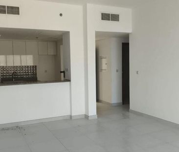 Prime Location | Spacious 2 Br | Amazing View - Photo 3