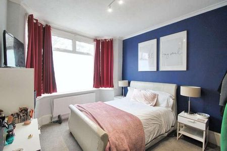 Crescent Road, London, E18 - Photo 2