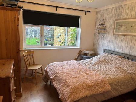 2 bedroom semi-detached bungalow to rent - Photo 2