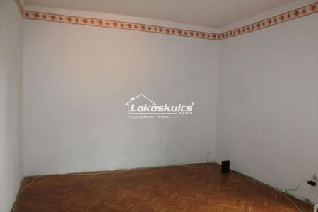 Kiadó átlagos állapotú lakás - Tatabánya - Photo 2