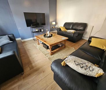 6 bedroom house to rent - Photo 1