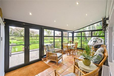 5 bedroom detached house to rent - Photo 2