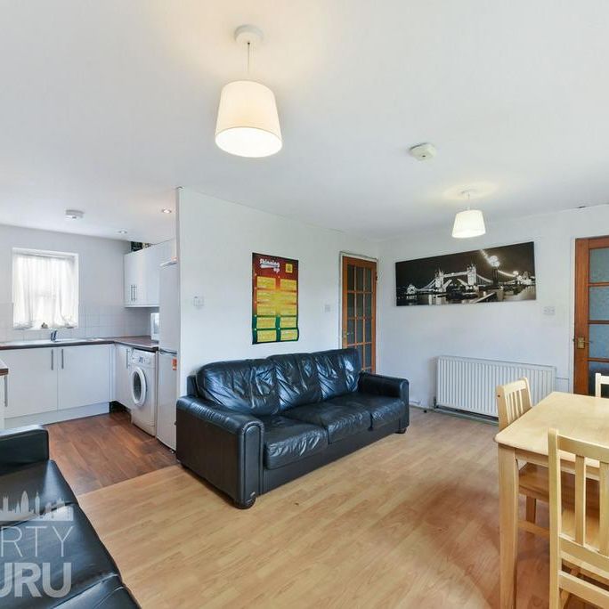 4 bedroom terraced house to rent - Photo 1