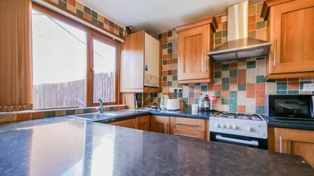 4 bedroom terraced house to rent - Photo 4