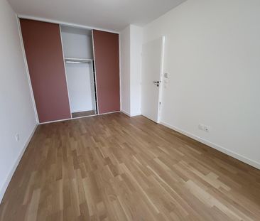 Location Appartement 2 pièces 45m² ST CYR AU MONT D OR 69450 - Photo 2