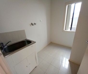 THREE BEDROOM TOWNHOUSE - Photo 3