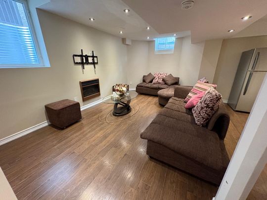 For Lease - 5669 Ethan Drive Unit# Basement, Mississauga, Ontario - Photo 1
