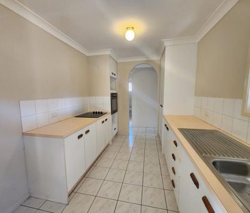 MORAYFIELD - FAMILY & CONVENIENT - Photo 6